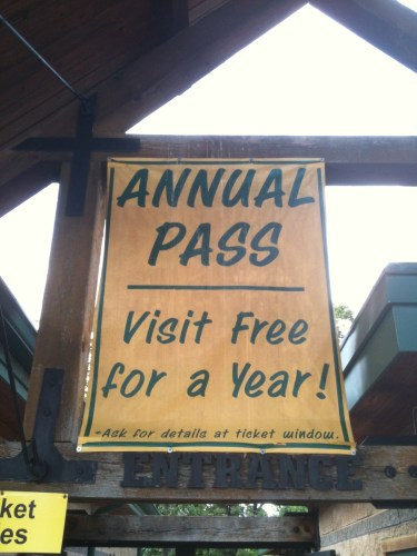 Photo of a sign at the zoo that says "Annual Pass" and "Visit Free For A Year!"
