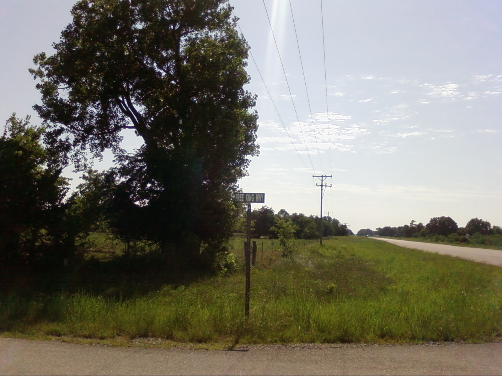 Photo of street sign that says "Free King Hwy"